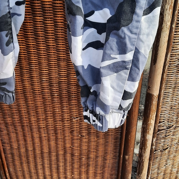 Camo Cargo Vip Pants - Picture 4 of 7